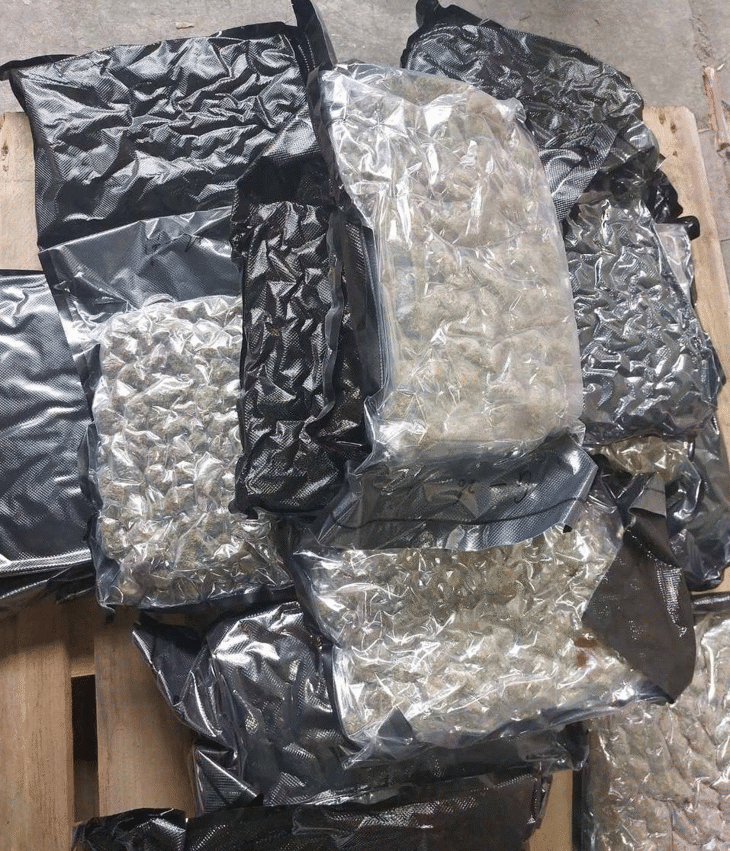 Пратка с рекордно количество от 356 кг марихуана беше задържана от митнически служители на ТД Митница София