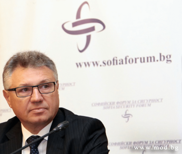 Министърът на отбраната Велизар Шаламанов: Към момента не се дискутира въпросът за участие на България в коалицията срещу Ислямска държава