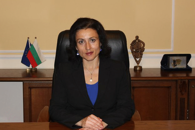 Поздравителен адрес от министъра на земеделието и храните Десислава Танева по случай Деня на ветеринарния специалист-14 декември