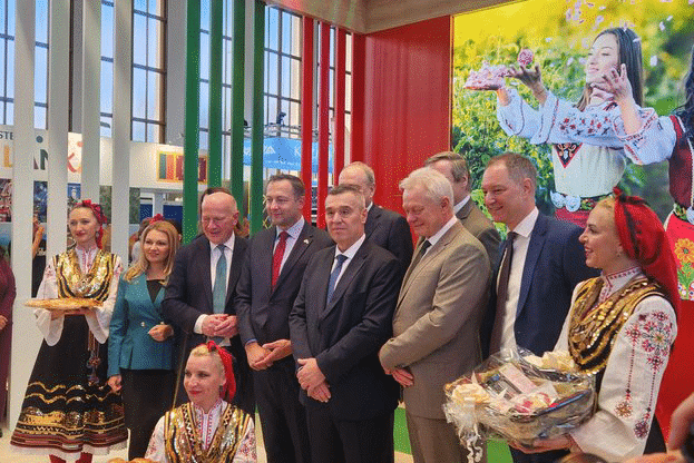 Министър Георги Тахов откри българския щанд на юбилейното 100-о издание на „Зелена седмица“ в Берлин