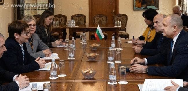 Румен Радев на среща с президента на ЕБВР: България работи за дългосрочни решения, които да гарантират надеждност и автономност на енергетиката