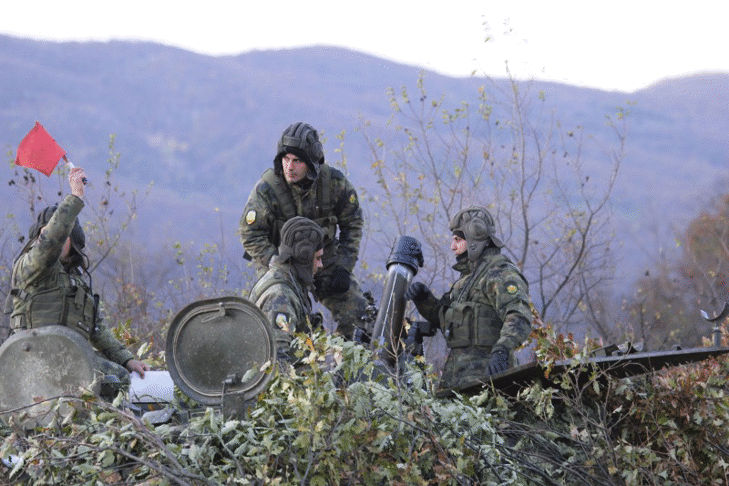 Военнослужещи от Сухопътните войски провеждат съвместна подготовка със своите американски колеги на учебен полигон „Ново село“ Военнослужещи от Сухопътните войски провеждат съвместна подготовка със своите американски колеги на учебен полигон „Ново село“