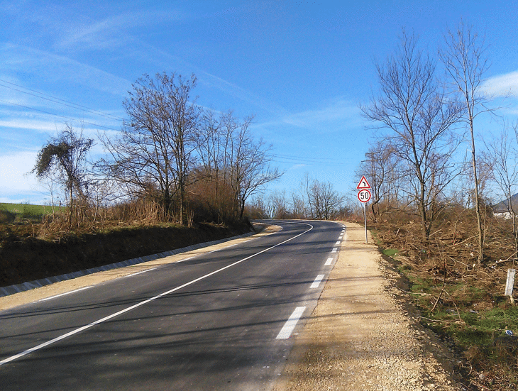 Ремонтирани са 4,6 км от път ІІІ-7301 в района на село Партизани - важна транспортна връзка между Айтоския и Ришкия проход