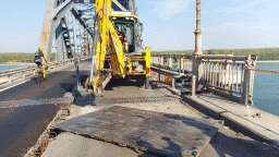 Ремонтът на Дунав мост при Русе продължава по график. Премахва се стария тротоарен блок в 320-метров участък в посока Румъния