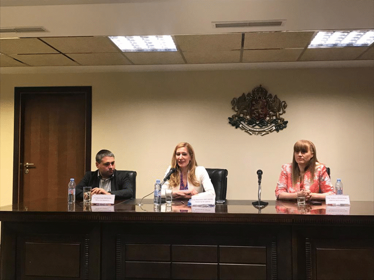 Министър Ангелкова на среща с бранша в Добрич: Работим индивидуално с всеки от входящите 10 топ пазара след анализ на профила и интересите на туристите