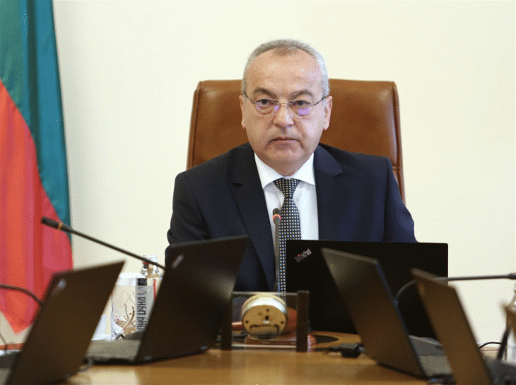 Премиерът Донев: Когато политиците критикуват служебното правителство за бюджета, те всъщност критикуват собствените си законодателни решения, довели до 6,4% дефицит