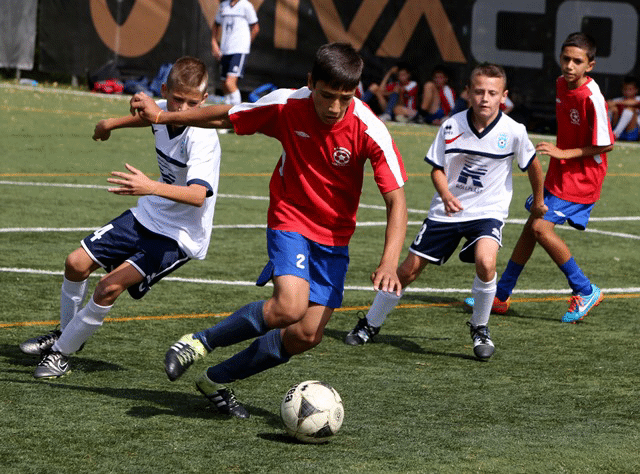 Министър Красен Кралев връчи купата на „Софийска вода“ на традиционния детски футболен турнир
