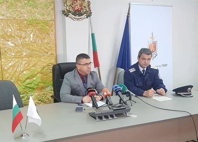 Три деца от Карлово бяха спасени с усилията на двама мъже и полицаи от града