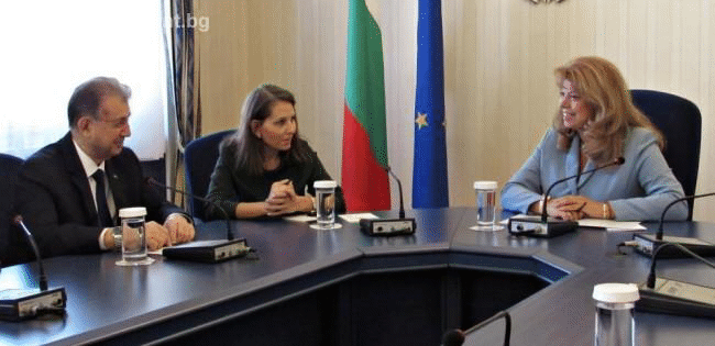 Вицепрезидентът Йотова разговаря с председателя на Азербайджанската академия на науките