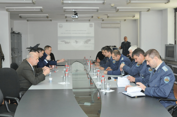Командирът на Военновъздушните сили генерал-майор Константин Попов проведе работна среща с бригаден генерал Томас Шарпи и бригаден генерал Чарлс Чиароти