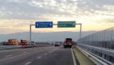 Временно движението се осъществява само в активната лента при км 78 в посока Варна на АМ “Хемус” при пътна връзка "Прелог"