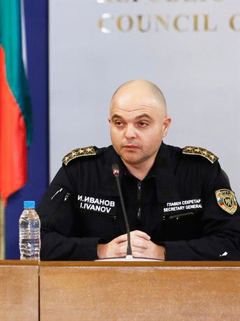 Професионалното ръководство на МВР категорично застава зад действията на полицейските служители, които гарантират реда и гражданския мир