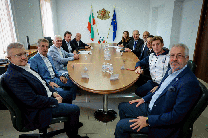 Зам.-министър Димитър Георгиев приветства партньорството между „Каляри Калчо“, УФК „Ботев София“ и български училища