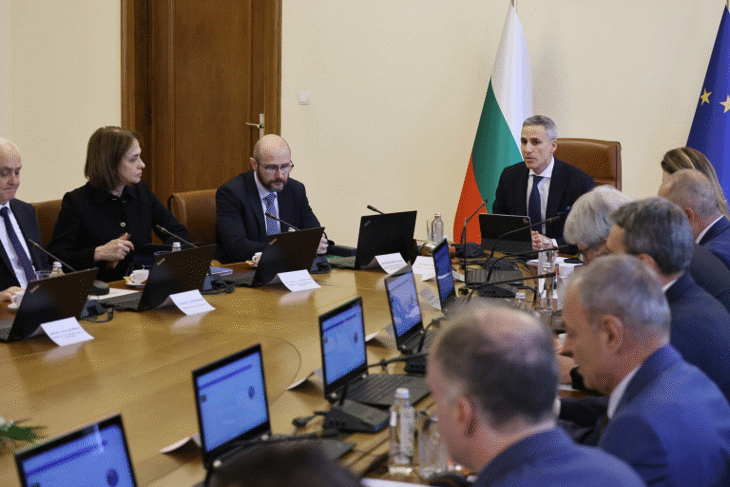 Премиерът Гюров: Търгуването със здраве е не по-малко опасно от търговията с демокрация