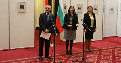 Фотодокументалната изложба „Унгария 1956” беше открита в Народното събрание