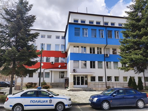 Успешно приключи проект за реновиране на сградите на полицията и на пожарната в Панагюрище