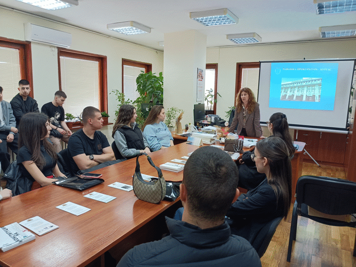 Ученици от ПГСАГ „Кольо Фичето“ се запознаха с опасностите от киберпрестъпността по време на инициативата „Ден на отворени врати“ на Районна прокуратура-Бургас
