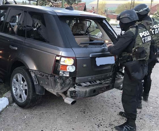 Служители на ГДБОП неутрализираха организирана престъпна група, занимавала се с рекет на територията на Плевен