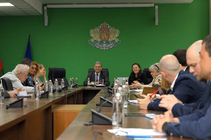 Министър Юлиян Попов продължава диалога с бизнеса за прилагането на ЕСТЕ 1, ЕСТЕ 2 и CBAM