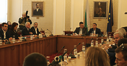 По повод ситуацията в „Мини Бобовдол” народните представители от Комисията по енергетика изслушаха министъра на труда и социалната политика Зорница Русинова и министъра на енергетиката Теменужка Петкова