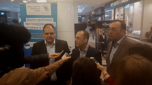 Информационен щанд на КЗП и ЕПЦ в столичен мол