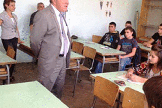 Министър Греков посети Професионалната гимназия по лозарство и винарство в Плевен