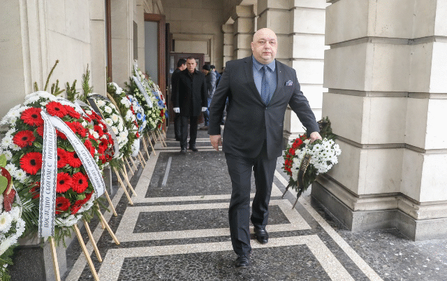 Министър Кралев почете паметта на Иван Вуцов