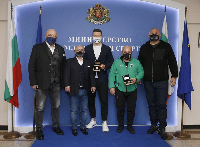 Министър Кралев награди Борис Георгиев за сребърния медал от Големия шлем в Ташкент