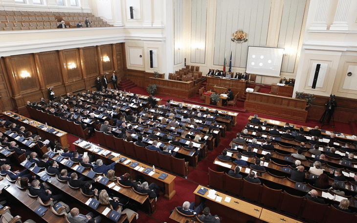 Парламентът наложи мораториум върху концесии, сделки с недвижими имоти и назначения до избора на нов кабинет или служебно правителство