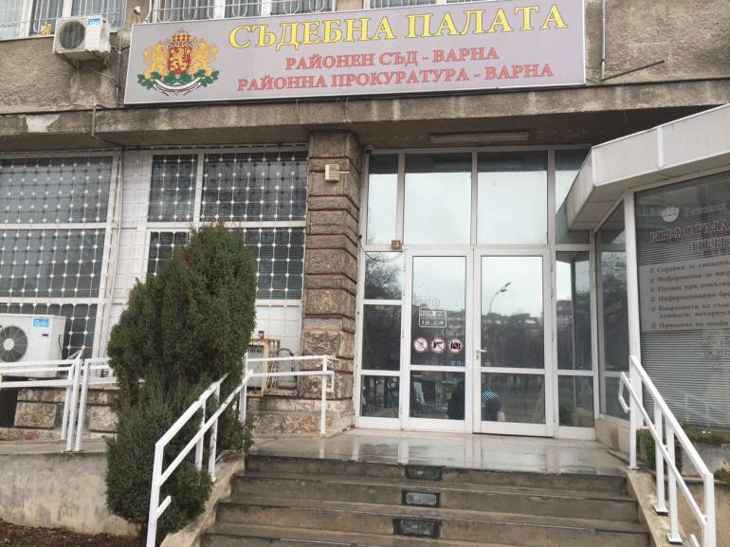По искане на Районната прокуратура във Варна съдът задържа под стража телефонния измамник от Горна Оряховица