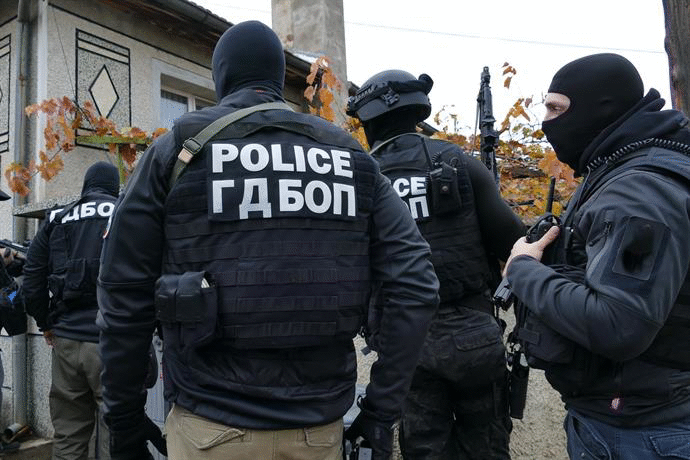 Организирана престъпна група за разпространяване на наркотици е задържана в района на гр. Стражица