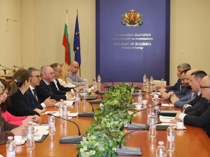 Стабилна енергийна система и запазване на цените за потребителите: Министър Трайков обсъди с енергийните дружества и регулатора мерки за гарантиране сигурността на системата