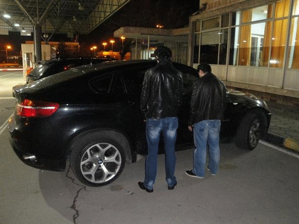 В рамките на съвместна операция „Посейдон“ служители на ГД „Гранична полиция“ задържаха чужди граждани, управлявали крадени автомобили