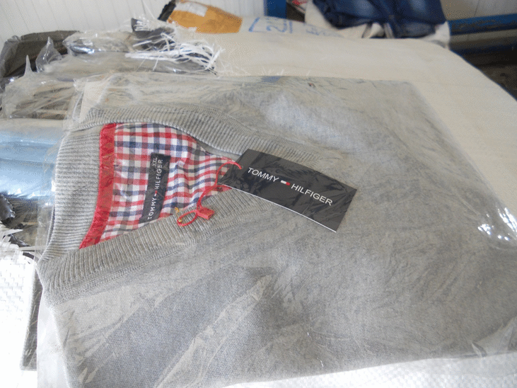 Митнически служители задържаха голямо количество стоки с лога на световни марки