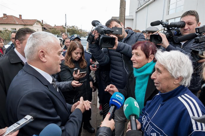 Министър Радев: Правим всичко възможно да запазим пожарната в малките населени места