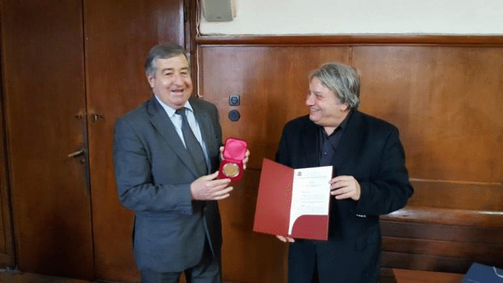 Главният прокурор и ВСС наградиха следовател с 30 години стаж с почетен знак и грамота за висок професионализъм и образцово изпълнение на служебните задължения