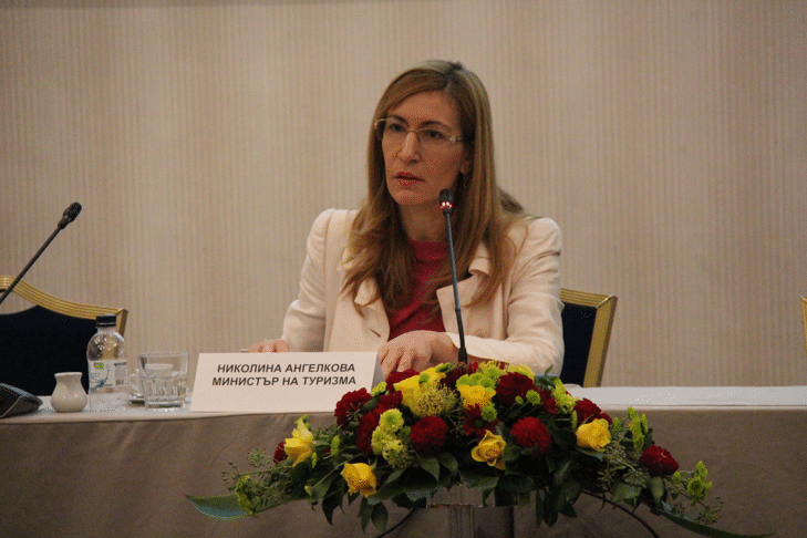 Министър Ангелкова: ЕСТИ ще заработи през януари, въвеждаме и лицево разпознаване за ползване на електронните услуги