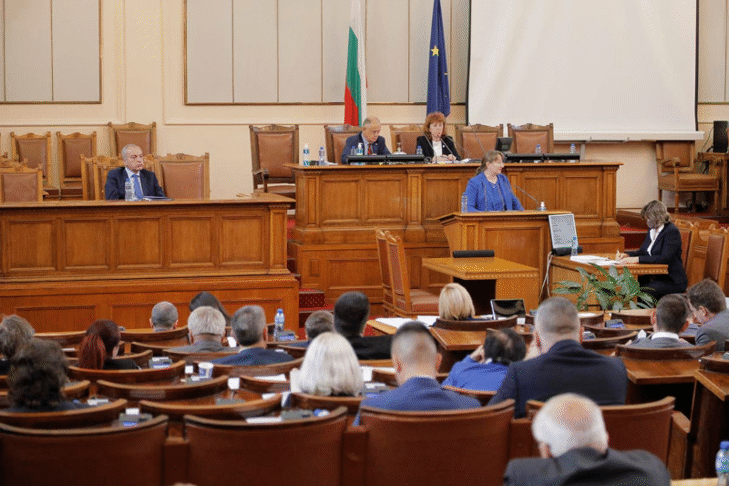 Парламентът прие на първо четене промените в Закона за бюджета на Националната здравноосигурителна каса и в Закона за бюджета на държавното обществено осигуряване за 2021 г.