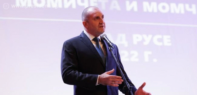 Държавният глава: Сериозен проблем за обществото ни е, че все повече млади хора предпочитат да гледат, а не да практикуват спорт