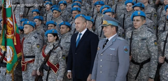 Президентът: Развитието на българската авиация трябва да съчетава силните ни авиационни традиции с модерните технологии