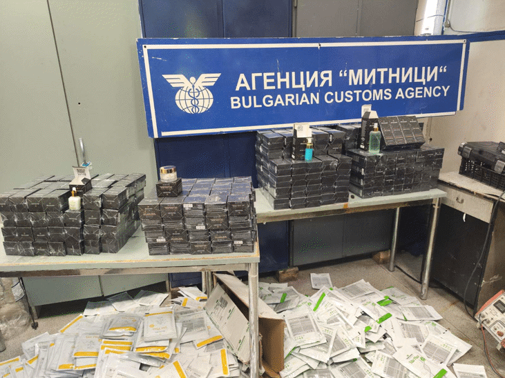 Голямо количество козметични продукти без документи задържаха митническите инспектори от ТД Митница Русе
