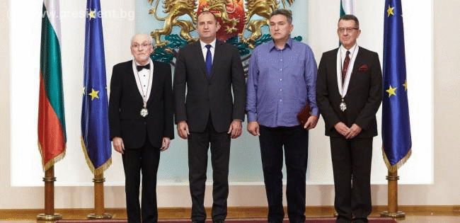 Президентът Румен Радев удостои с висши държавни отличия изтъкнати българи за техния принос в науката, културата и за отстояване на историческата истина