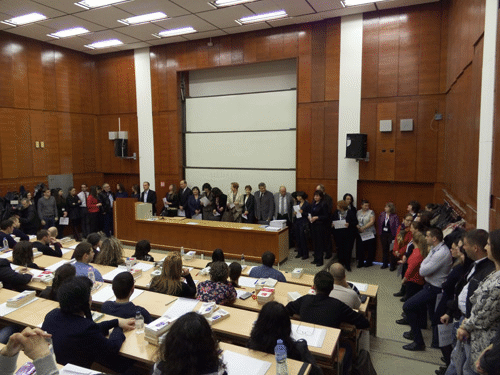 4 април 2015 година