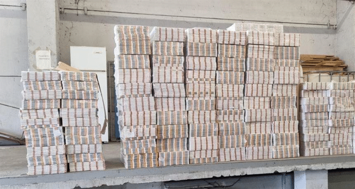679 400 къса контрабандни цигари са открити в тайник на товарен автомобил на ГКПП „Кулата“ при съвместна проверка на служители на ГДГП и Агенция „Митници“
