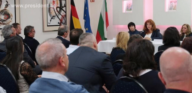 България има бъдеще – развитието на родината обсъдиха българи във Франкфурт с вицепрезидента Йотова