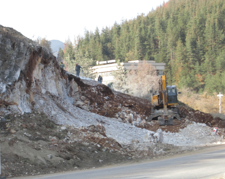 В неделя от 14 ч. до 16 ч. се ограничава движението по път II-86 в град Смолян