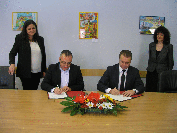 Мон И Нап Ще Си Партнират За Повишаване На Финансовата Култура На Учениците