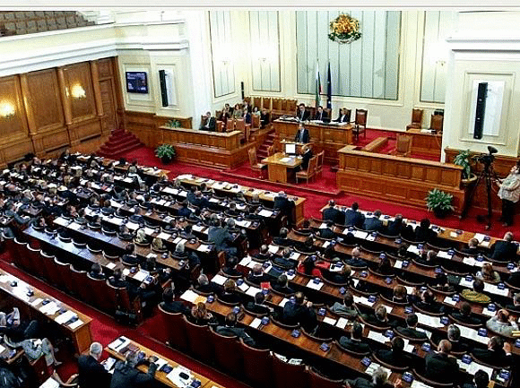 Парламентът подкрепи ветото на президента върху текстове от Закона за извънредното положение