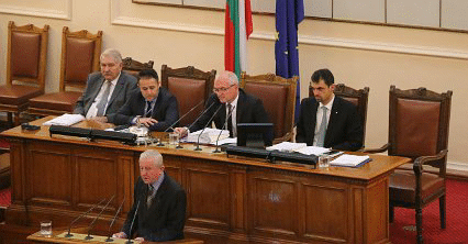 Народното събрание прие на първо четене промени в Закона за уреждане правата на граждани с многогодишни жилищно-спестовни влогове