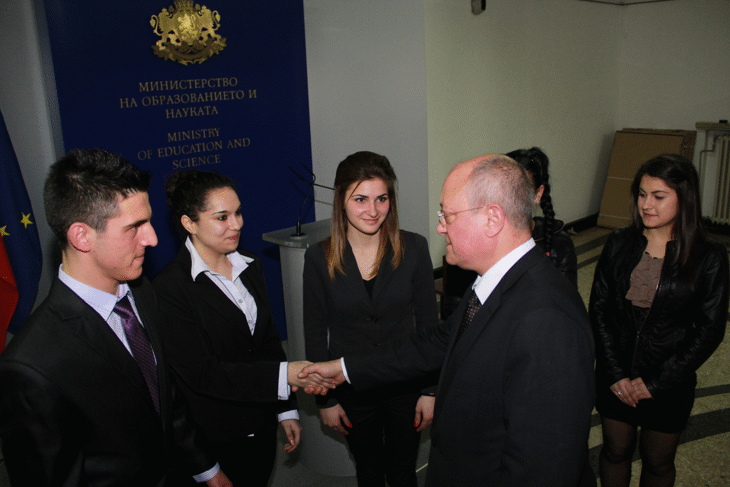 Мон Се Включи В Инициативата „Мениджър За Един Ден“